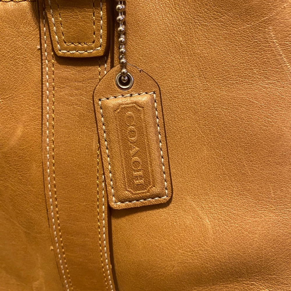 Coach authentic leather purse used very little, like new inside and outside.